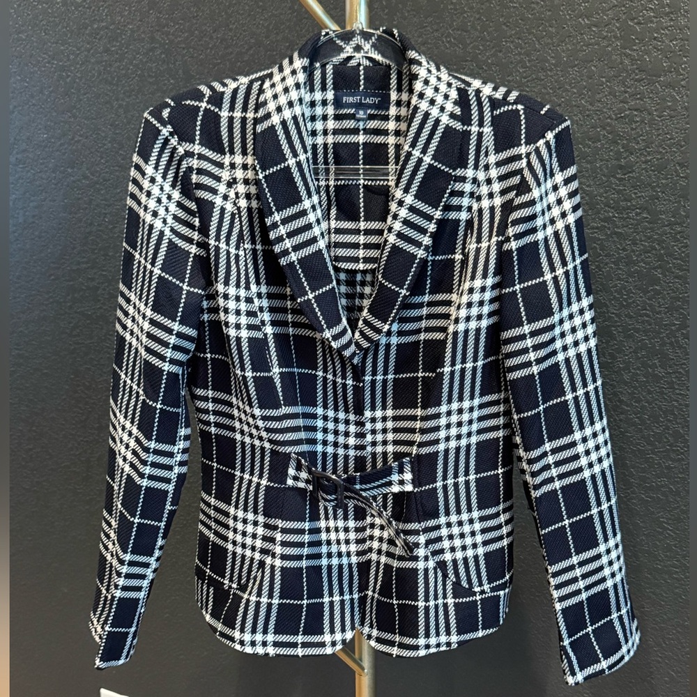 First Lady Black & White Plaid Blazer with Belt – Size 10